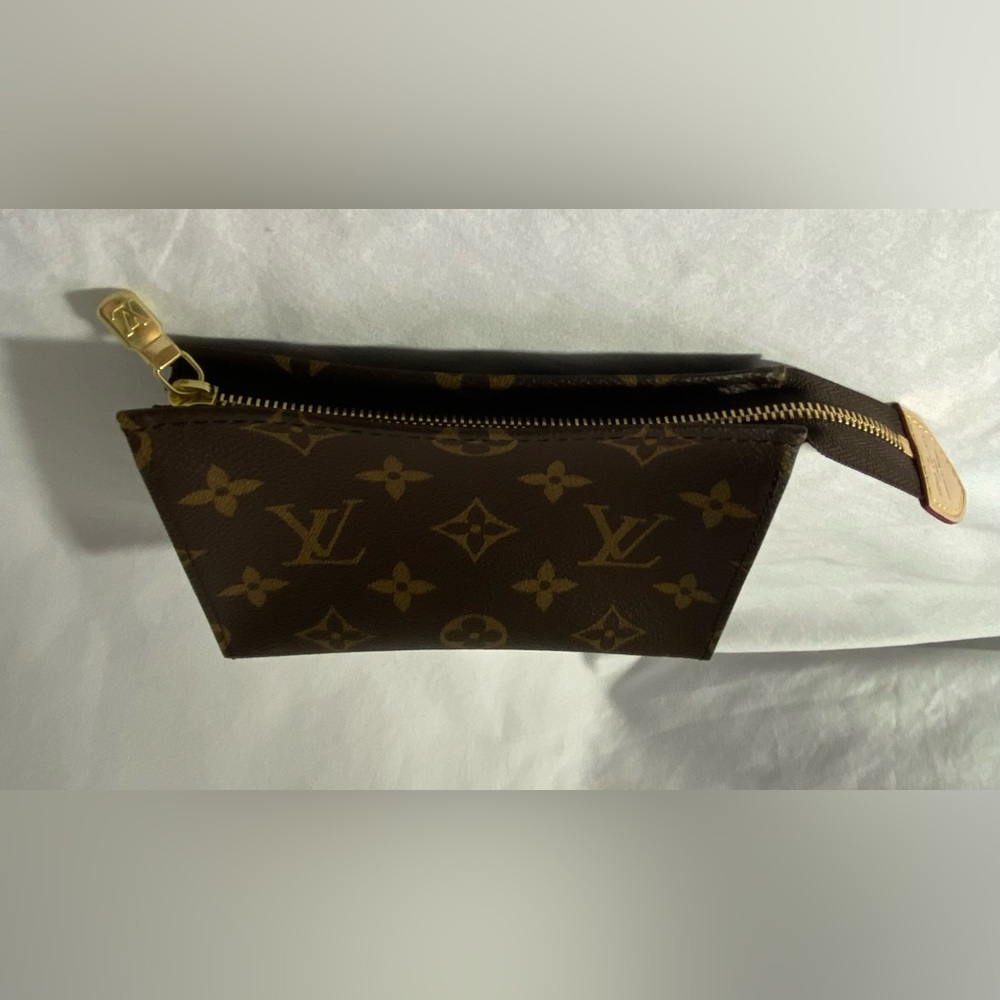 LOUIS VUITTON • Authentic • Toilet 15 • NWT - Picture 5 of 9